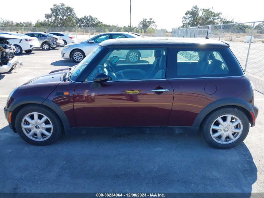 2003 Mini Cooper Hardtop Base (M5) VIN: WMWRC33443TC45031 Lot: 38234964