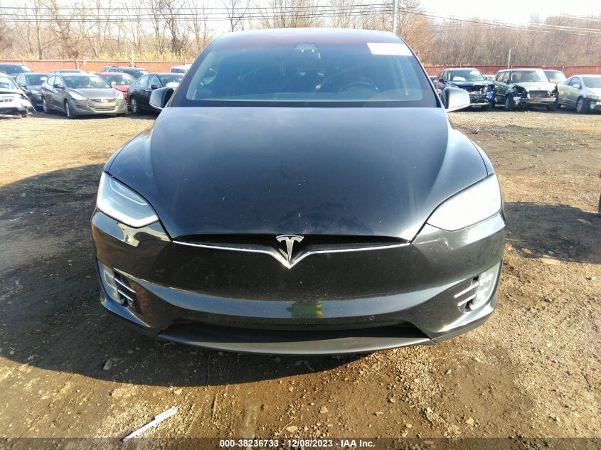 2018 Tesla Model X 100D/75D/P100D VIN: 5YJXCAE25JF113483 Lot: 38236733