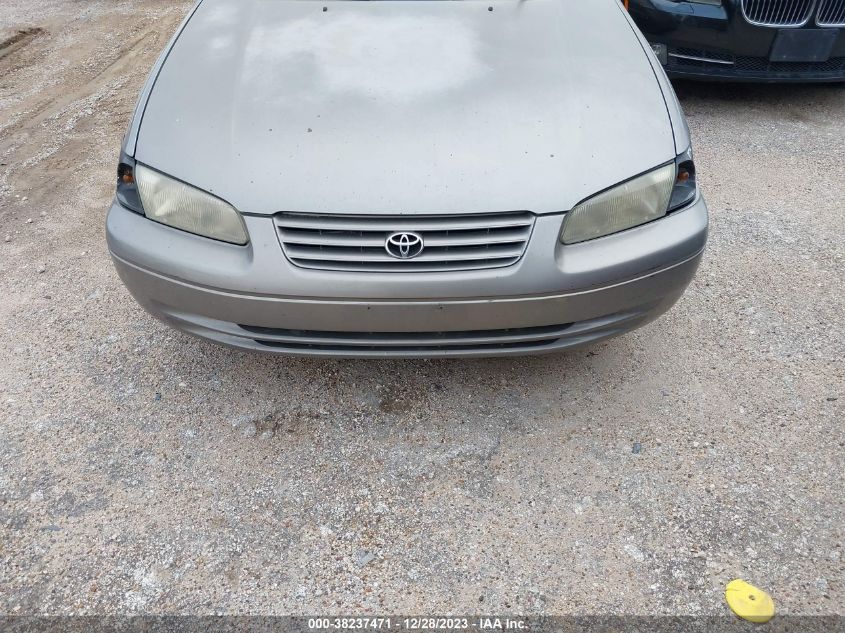 1999 Toyota Camry Le VIN: 4T1BG22K9XU428209 Lot: 38237471