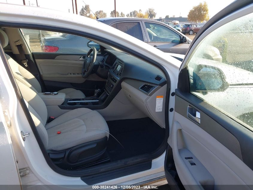 2016 Hyundai Sonata Hybrid Se VIN: KMHE24L15GA010910 Lot: 38241426