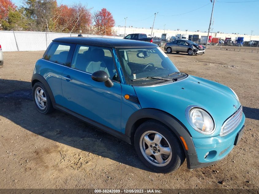 2009 Mini Cooper VIN: WMWMF33599TU74420 Lot: 38242089