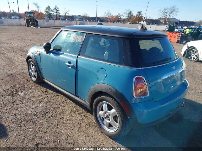 2009 Mini Cooper VIN: WMWMF33599TU74420 Lot: 38242089