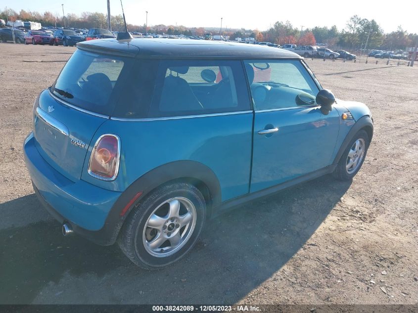 2009 Mini Cooper VIN: WMWMF33599TU74420 Lot: 38242089