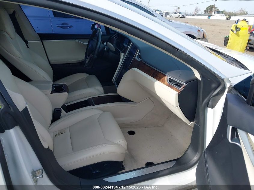 Фото: 5YJSA1E23JF244265