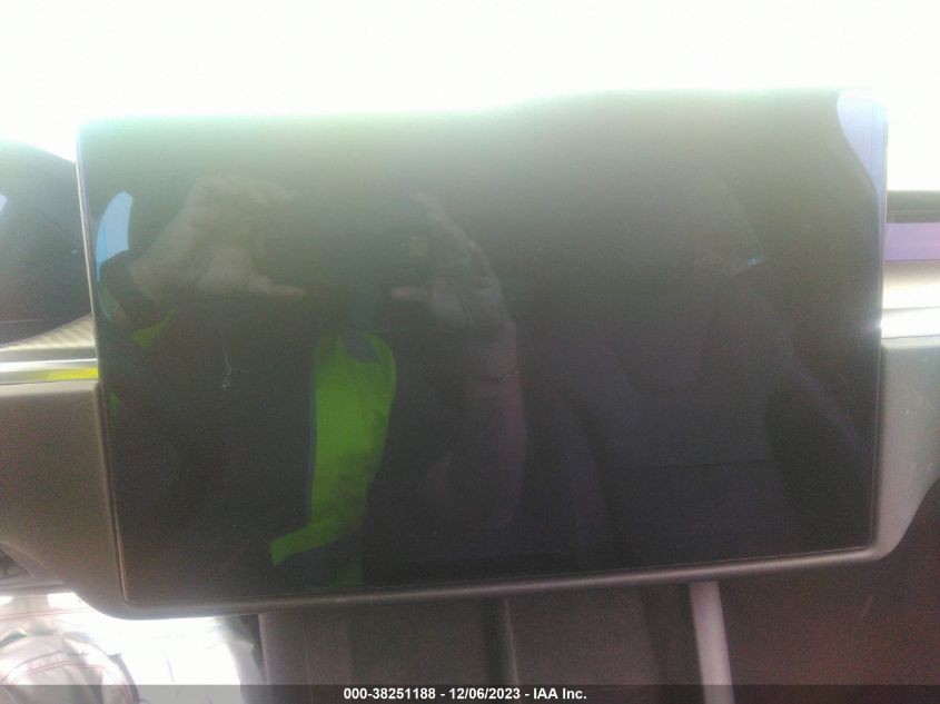 2022 Tesla Model X Plaid Tri Motor All-Wheel Drive VIN: 7SAXCBE61NF329624 Lot: 38251188