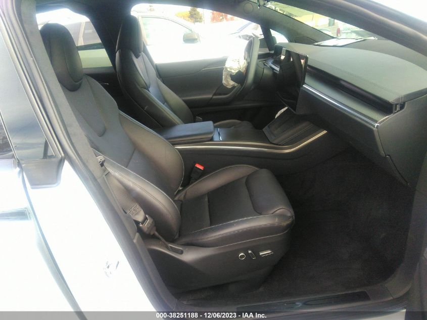 2022 Tesla Model X Plaid Tri Motor All-Wheel Drive VIN: 7SAXCBE61NF329624 Lot: 38251188