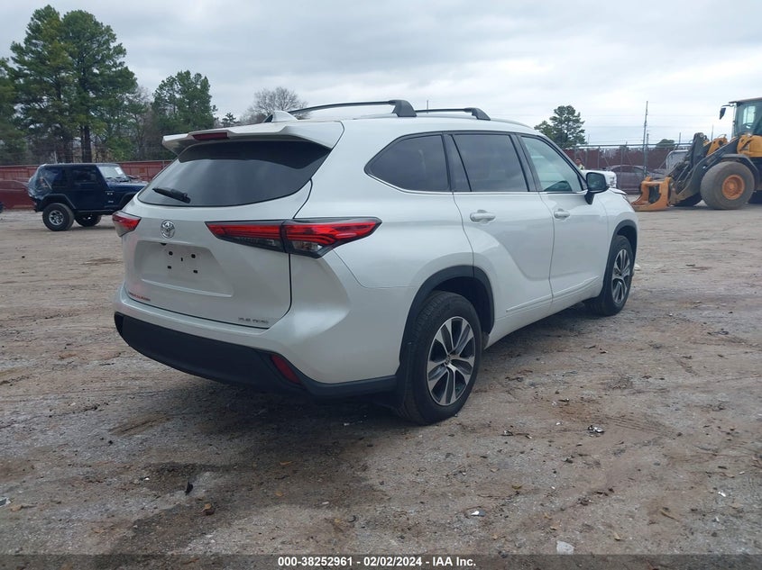 2022 TOYOTA HIGHLANDER XLE VIN: 5TDGZRBH0NS247079