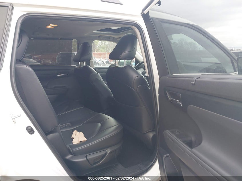 2022 TOYOTA HIGHLANDER XLE VIN: 5TDGZRBH0NS247079