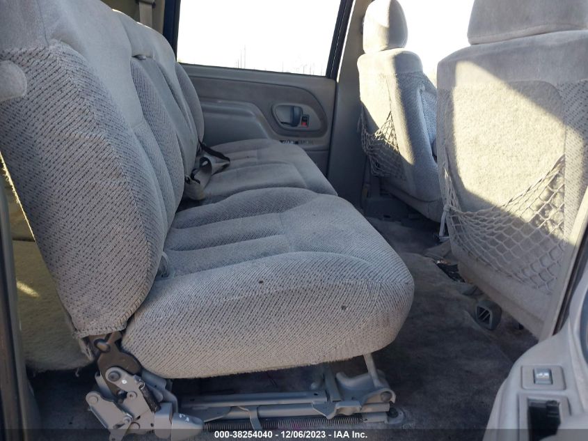 1999 GMC Suburban VIN: 1GKFK16R5XJ751653 Lot: 38254040