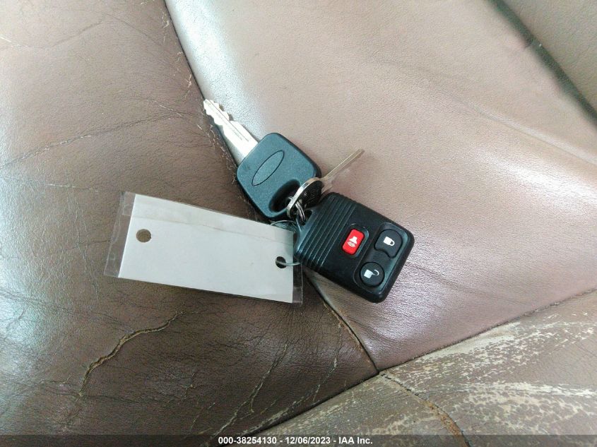 1999 Lincoln Navigator VIN: 5LMPU28AXXLJ24676 Lot: 38254130