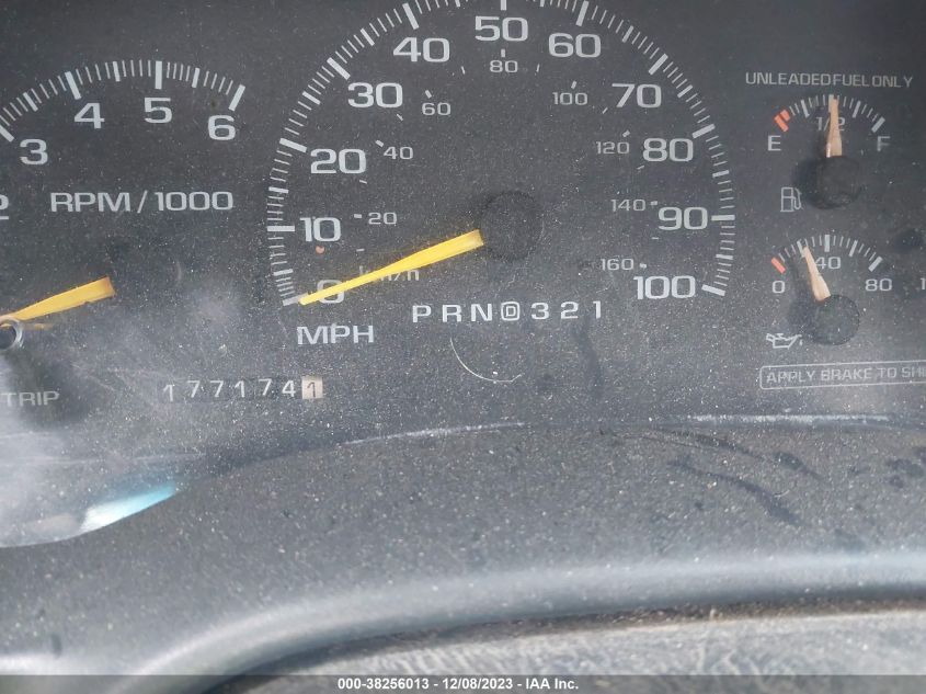 1998 GMC Suburban 1500 Sl VIN: 1GKFK16RXWJ713382 Lot: 38256013