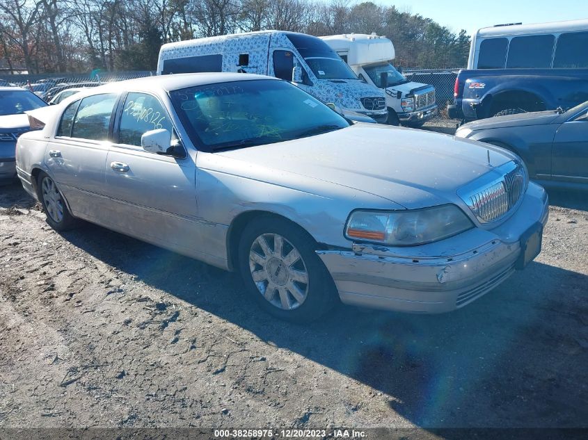 2011 Lincoln Town Car Executive L VIN: 2LNBL8EVXBX765476 Lot: 38258975