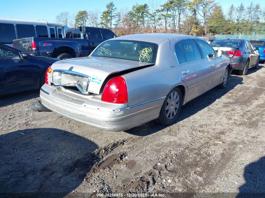 2011 Lincoln Town Car Executive L VIN: 2LNBL8EVXBX765476 Lot: 38258975