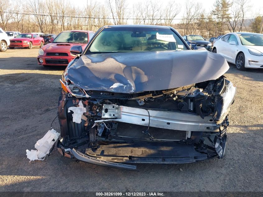 4T1B11HK0JU116399 2018 Toyota Camry Le