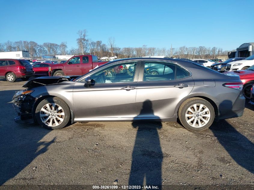 4T1B11HK0JU116399 2018 Toyota Camry Le