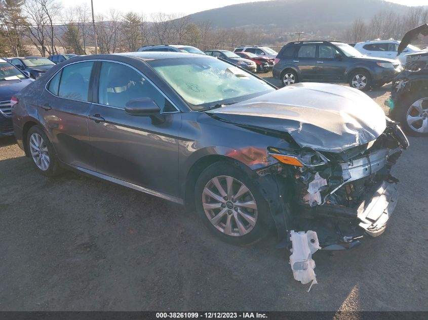 4T1B11HK0JU116399 2018 Toyota Camry Le