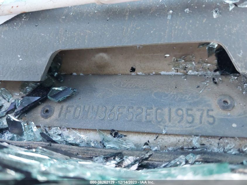 2002 Ford Super Duty F-350 Drw Lariat/Xl/Xlt VIN: 1FDWW36F52EC19575 Lot: 38262129