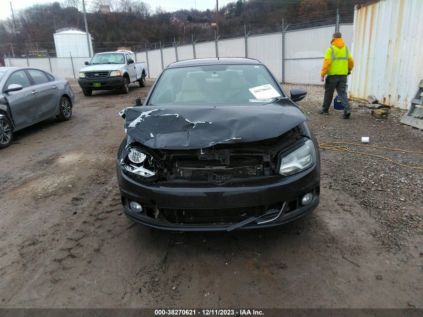 2015 Volkswagen Eos Komfort Edition VIN: WVWBW8AH6FV000574 Lot: 38270621