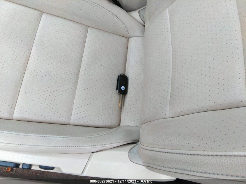 2015 Volkswagen Eos Komfort Edition VIN: WVWBW8AH6FV000574 Lot: 38270621