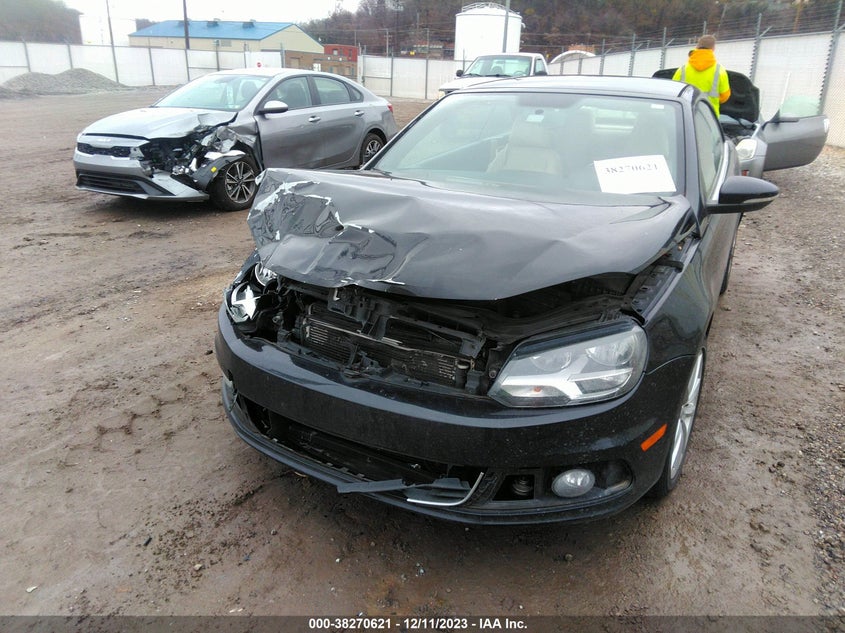 2015 Volkswagen Eos Komfort Edition VIN: WVWBW8AH6FV000574 Lot: 38270621