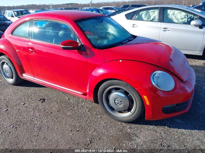 2012 Volkswagen Beetle 2.5L VIN: 3VWJP7AT6CM645896 Lot: 38271518