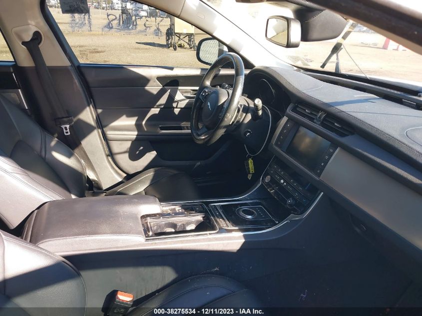 2017 Jaguar Xf 35T Premium VIN: SAJBD4BV0HCY38618 Lot: 38275534