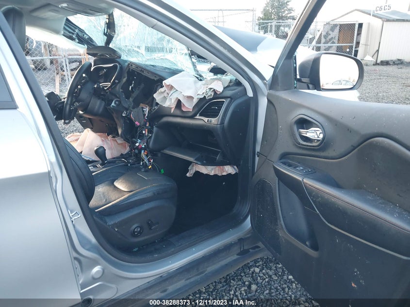 1C4PJMBX0KD217914 2019 JEEP CHEROKEE photo no. 5