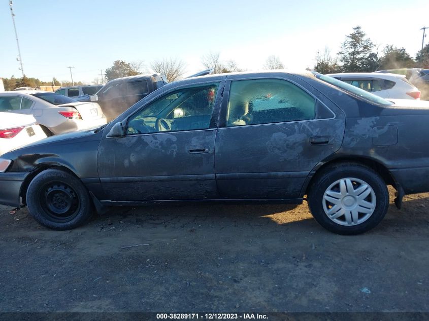 2000 Toyota Camry Le VIN: 4T1BG28K7YU937501 Lot: 38289171