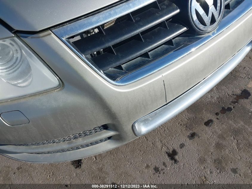 2004 Volkswagen Touareg V8 VIN: WVGEM67L74D028501 Lot: 38291512