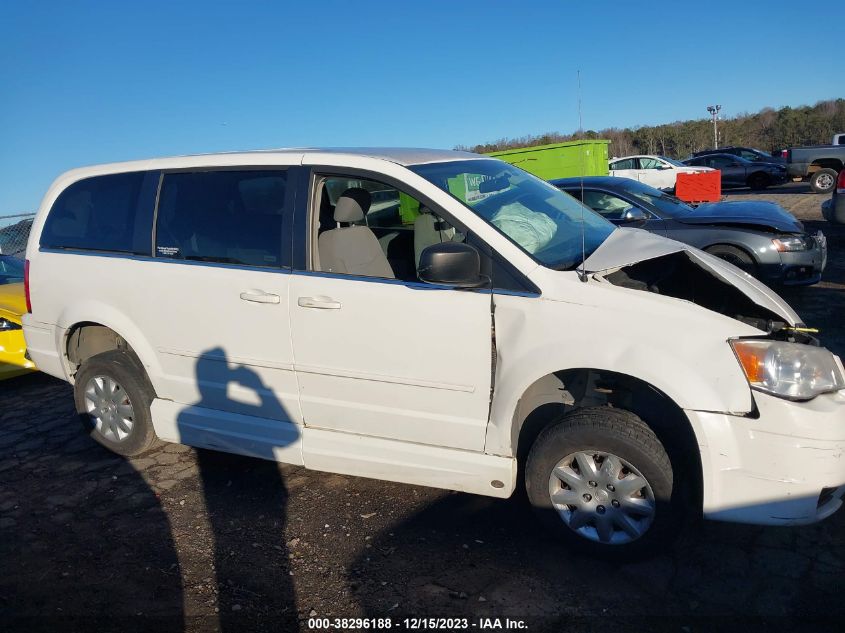 2A4RR4DE8AR213631 2010 Chrysler Town & Country Lx