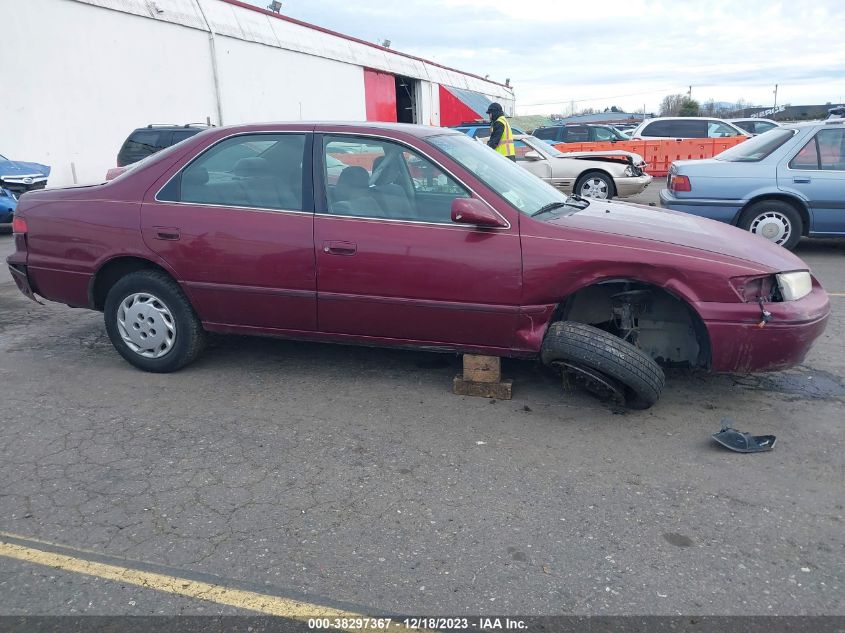 1997 Toyota Camry Le VIN: JT2BG22K3V0027935 Lot: 38297367