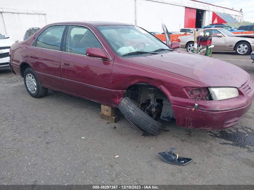 1997 Toyota Camry Le VIN: JT2BG22K3V0027935 Lot: 38297367