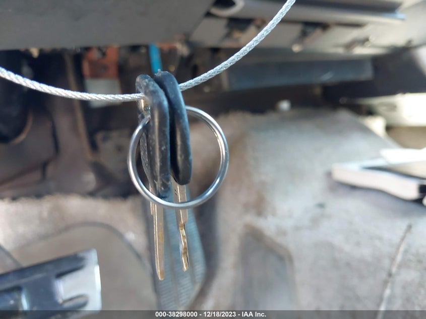 1994 Chevrolet Suburban C1500 VIN: 1GNEC16K8RJ327725 Lot: 38298000