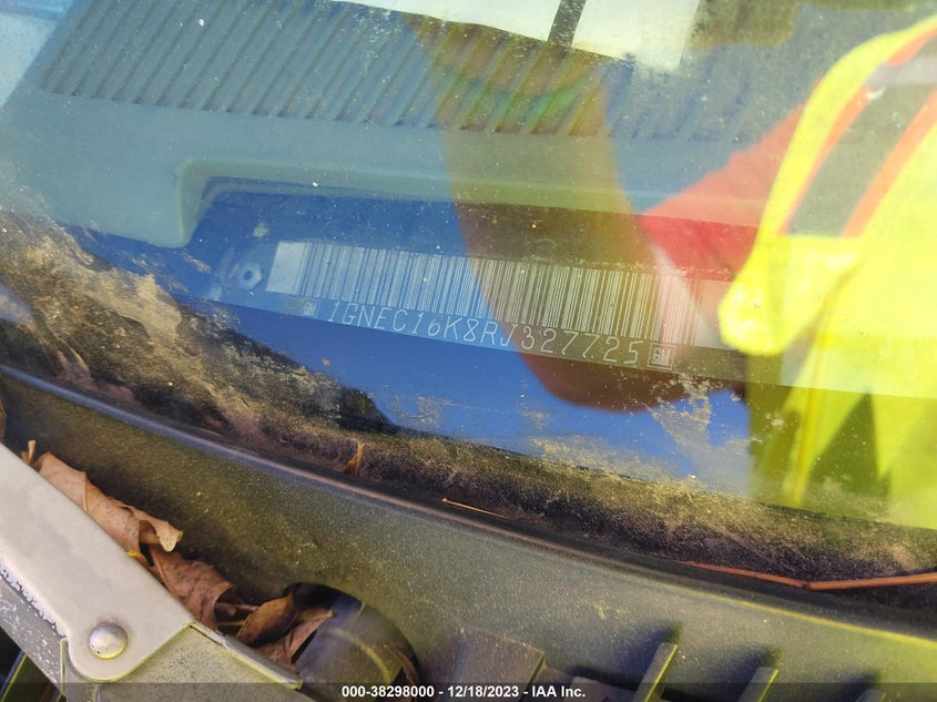 1994 Chevrolet Suburban C1500 VIN: 1GNEC16K8RJ327725 Lot: 38298000