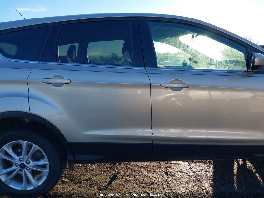 1FMCU0G92HUB99719 2017 Ford Escape Se