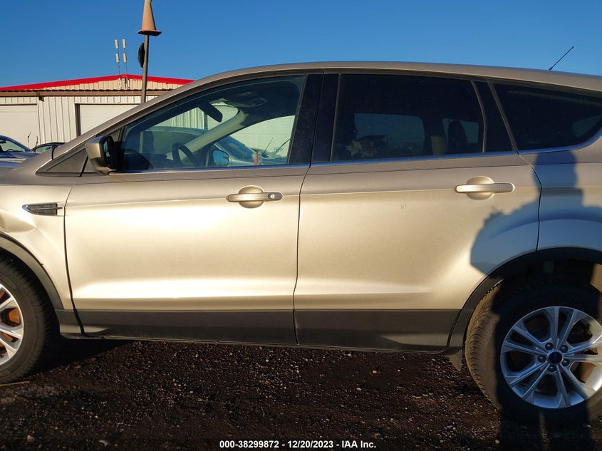 1FMCU0G92HUB99719 2017 Ford Escape Se