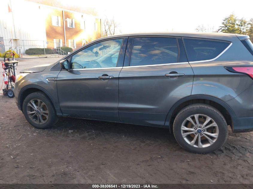 1FMCU9GD8HUC82208 2017 Ford Escape Se