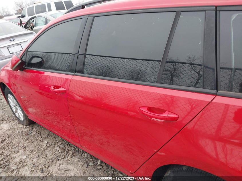 2015 VOLKSWAGEN GOLF SPORTWAGEN TSI S 4-DOOR - 3VWC17AU9FM515716