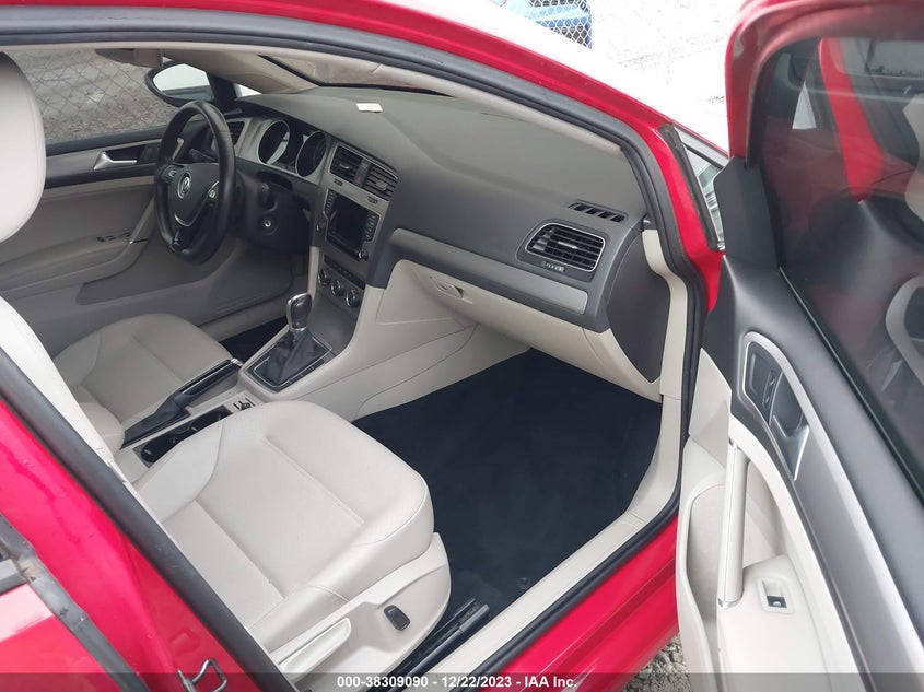 2015 VOLKSWAGEN GOLF SPORTWAGEN TSI S 4-DOOR - 3VWC17AU9FM515716