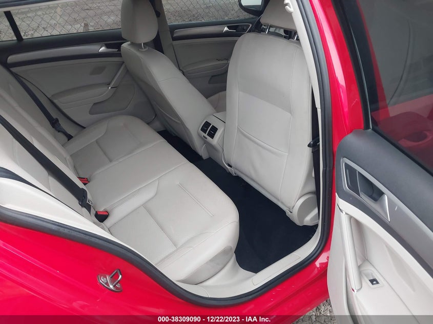 2015 VOLKSWAGEN GOLF SPORTWAGEN TSI S 4-DOOR - 3VWC17AU9FM515716