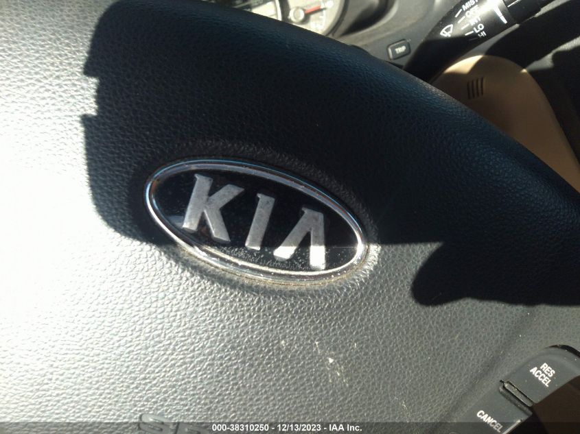 2007 Kia Rondo Lx V6 VIN: KNAFG526677097174 Lot: 38310250