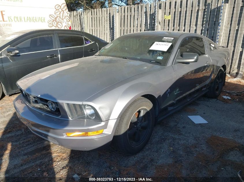 2007 Ford Mustang V6 Deluxe/V6 Premium VIN: 1ZVHT80N975270424 Lot: 38323753