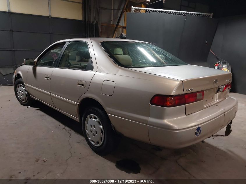 1999 Toyota Camry Le VIN: 4T1BG22K5XU915133 Lot: 38324398