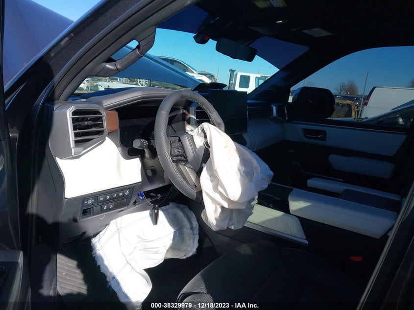 2024 Toyota Sequoia Capstone VIN: 7SVAAABA0RX022796 Lot: 38329979