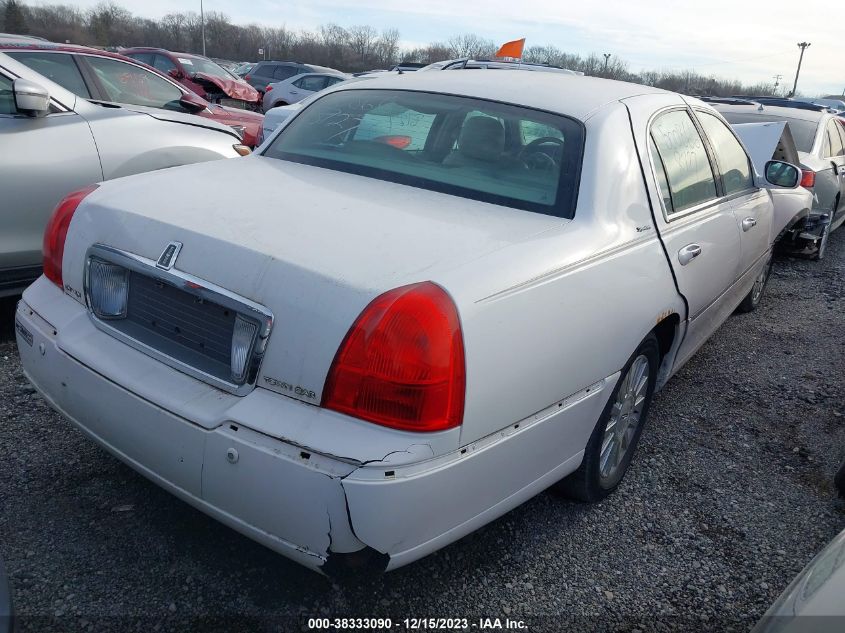 2004 Lincoln Town Car Signature VIN: 1LNHM81W94Y683618 Lot: 38333090