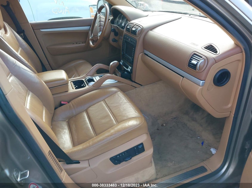 2004 Porsche Cayenne S VIN: WP1AB29P44LA63132 Lot: 38333483