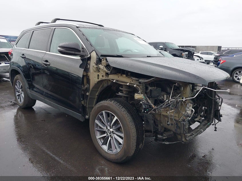 2019 TOYOTA HIGHLANDER XLE VIN: 5TDKZRFH0KS556373