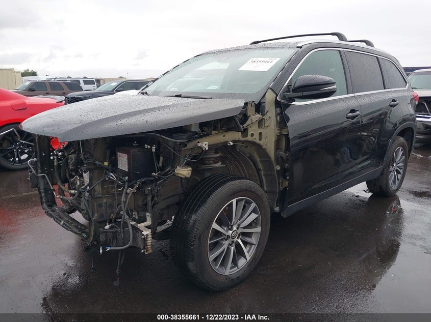 2019 TOYOTA HIGHLANDER XLE VIN: 5TDKZRFH0KS556373