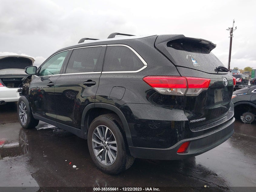 2019 TOYOTA HIGHLANDER XLE VIN: 5TDKZRFH0KS556373