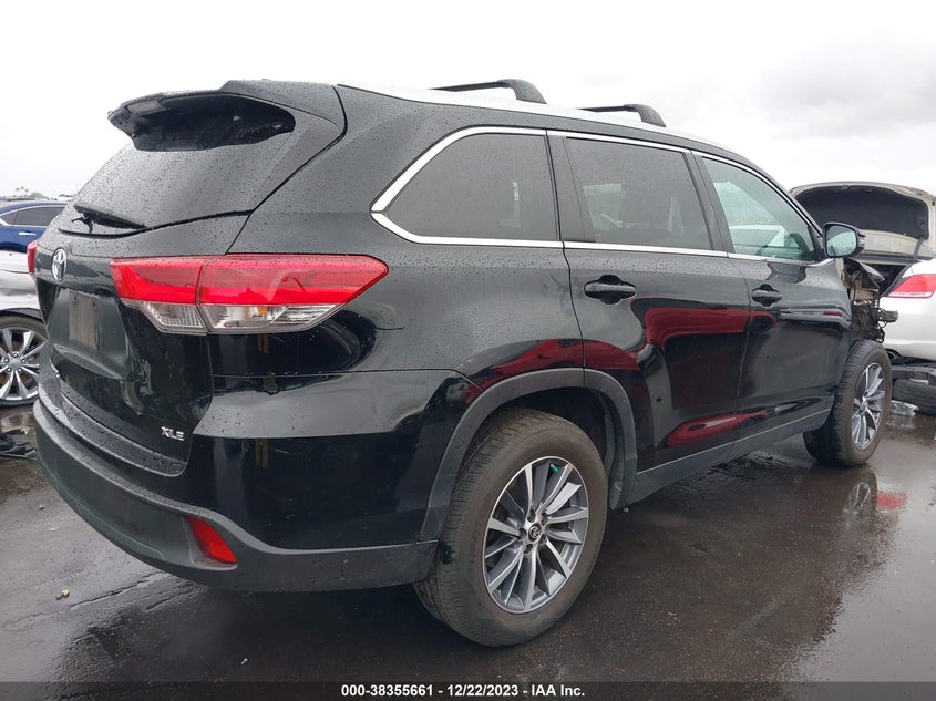 2019 TOYOTA HIGHLANDER XLE VIN: 5TDKZRFH0KS556373